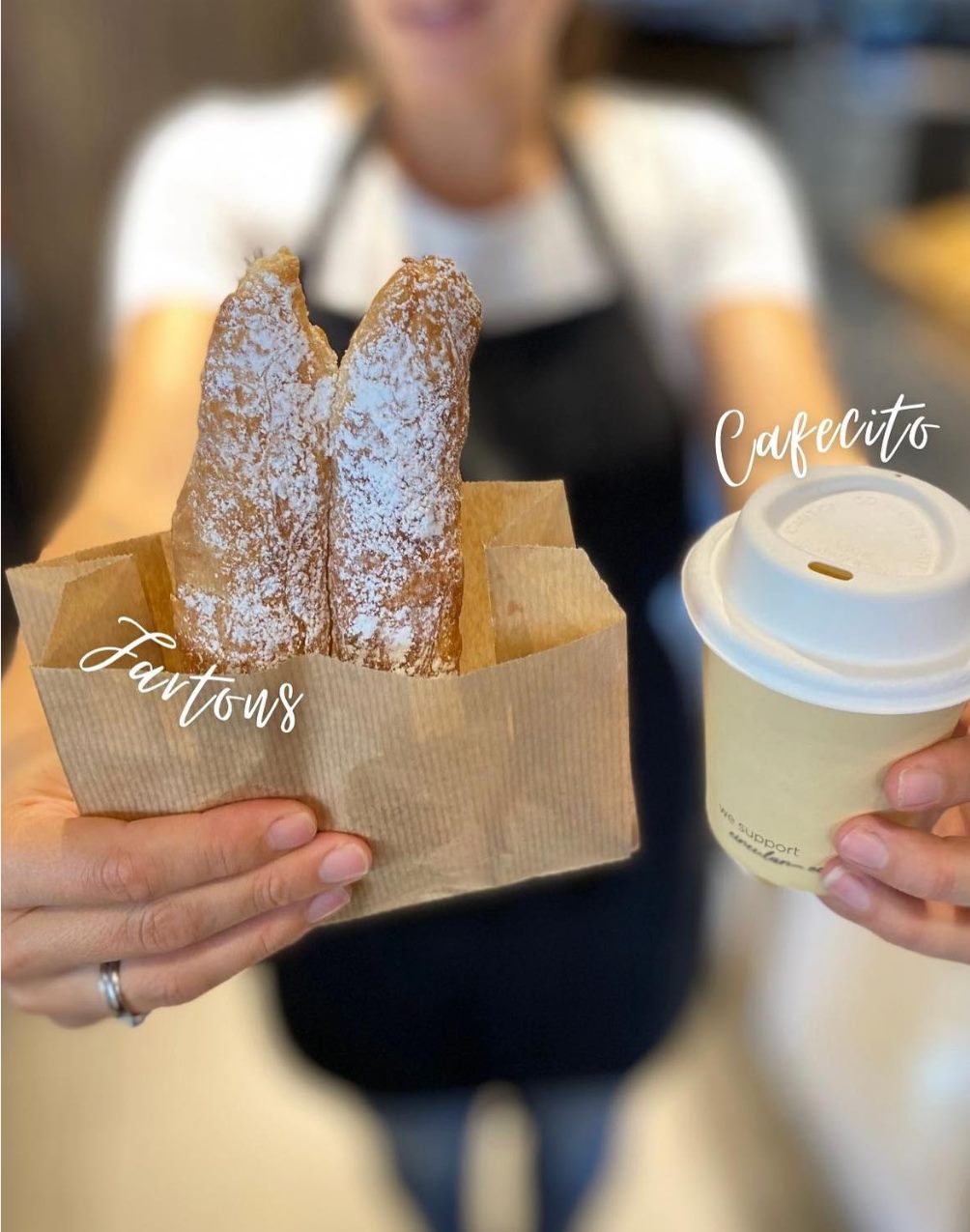 Fartons y cafecito, especialidad valenciana en Café del Mar